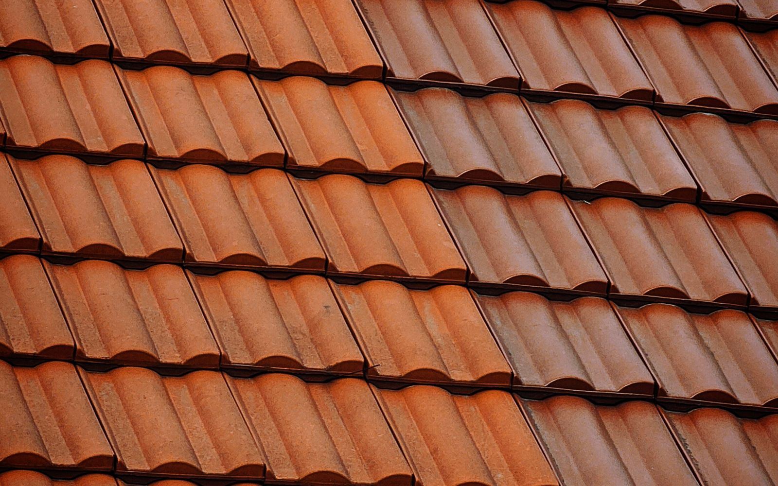 Détail d’une couverture posée par Toutain.couverture